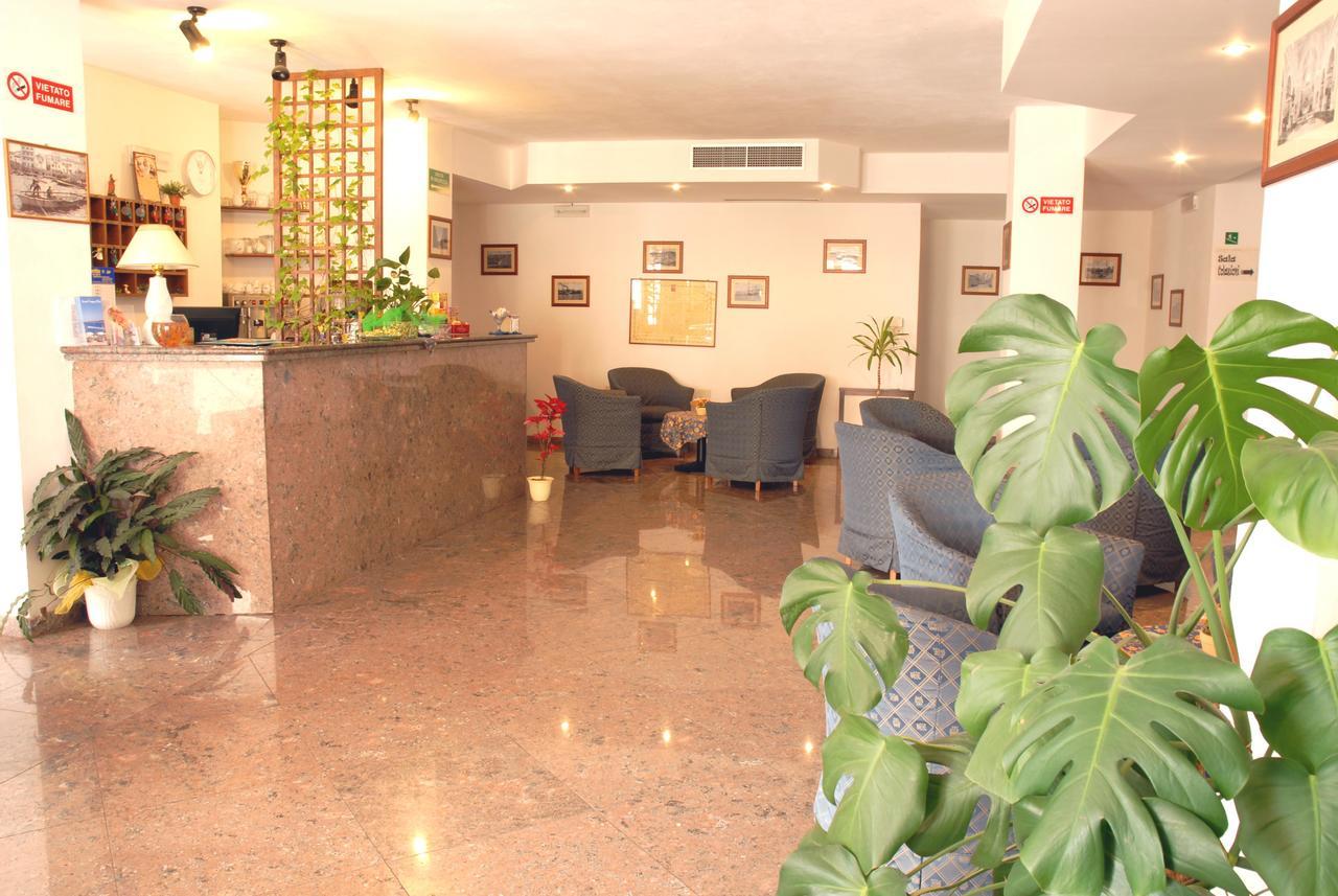 Riccio Hotel 马达莱纳 外观 照片
