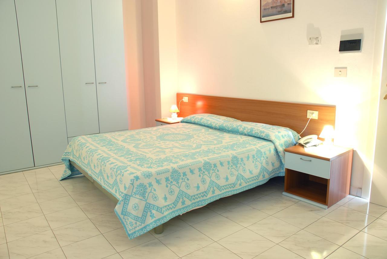 Riccio Hotel 马达莱纳 外观 照片